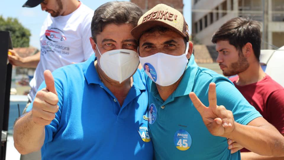 Candidato a Vereador por Gravatá, Aldo La Massa do (MDB), realiza Adesivaço