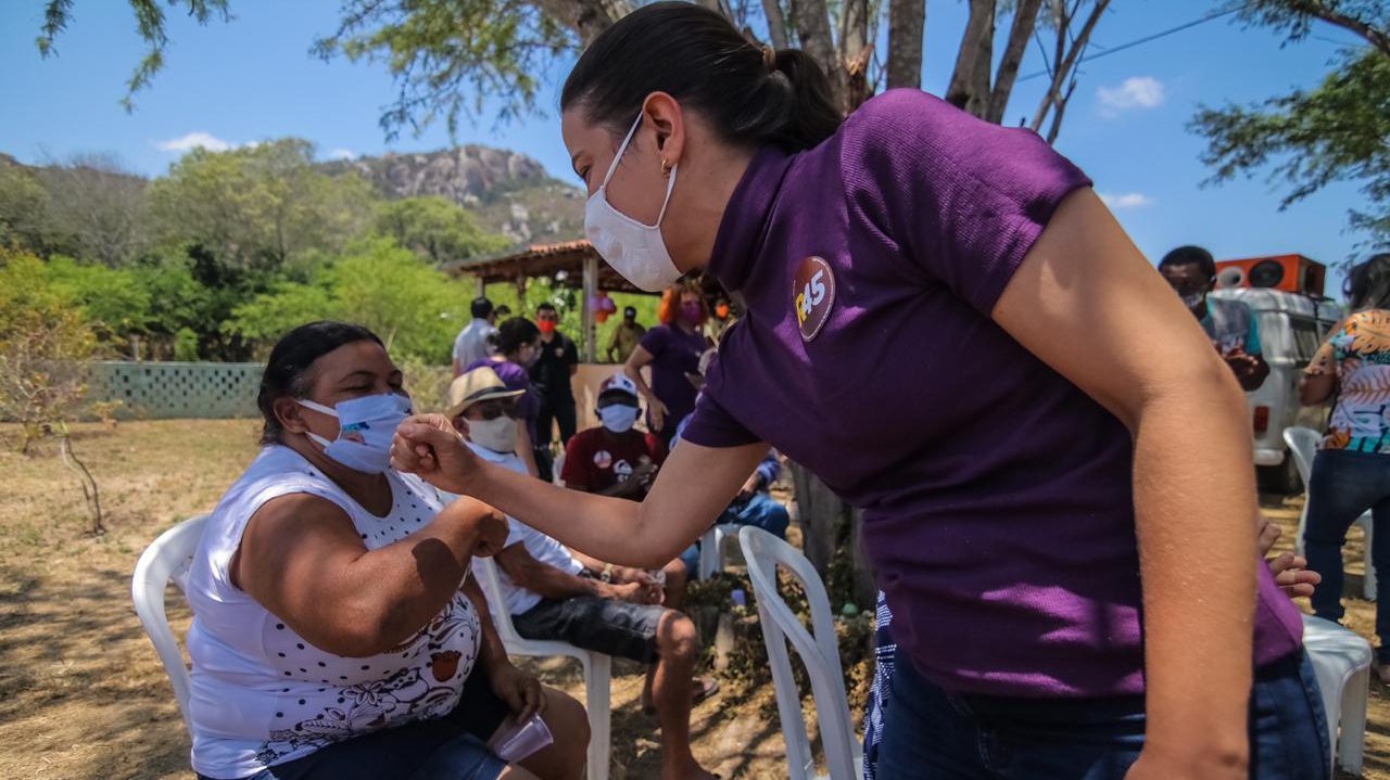 Agenda: Candidata a prefeita Raquel Lyra visita comunidade rural de Carapotós