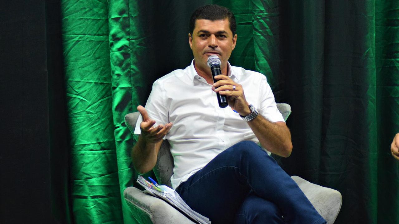 Diogo Alexandre (Avante) vence debate com prefeituráveis em Chã Grande