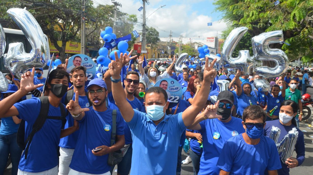 Léo do AR (PSDB) arrasta multidões pela centro de Gravatá neste sábado (14/11)