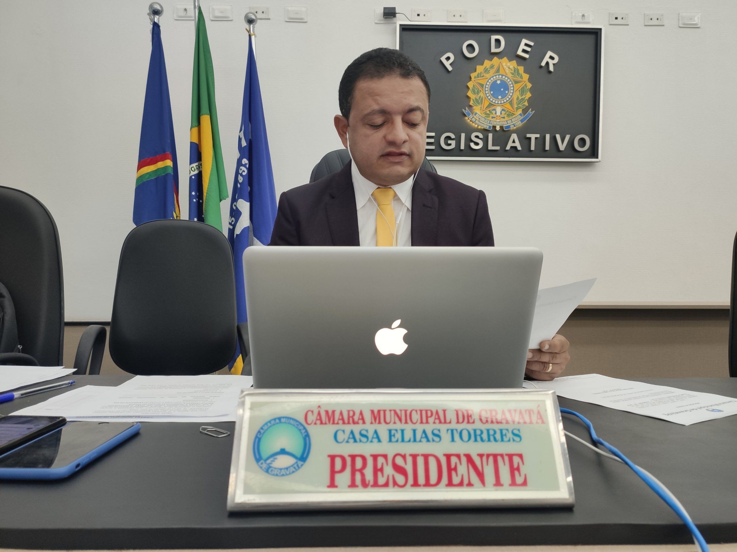 Léo do AR solicita pagamento do transporte Universitário de Gravatá