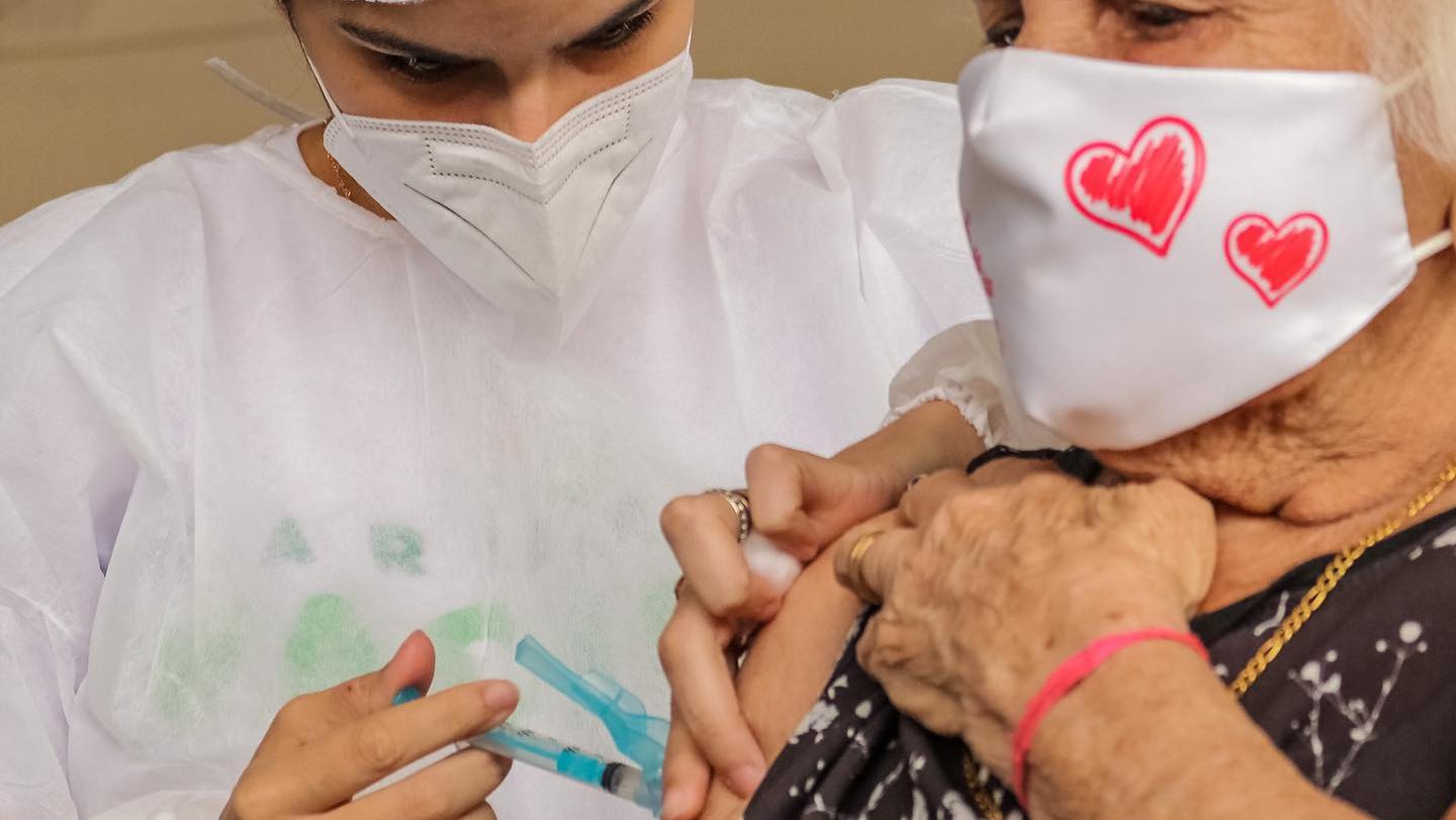 Mais de 10.000 idosos com mais de 68 anos agendam vacinação em Caruaru