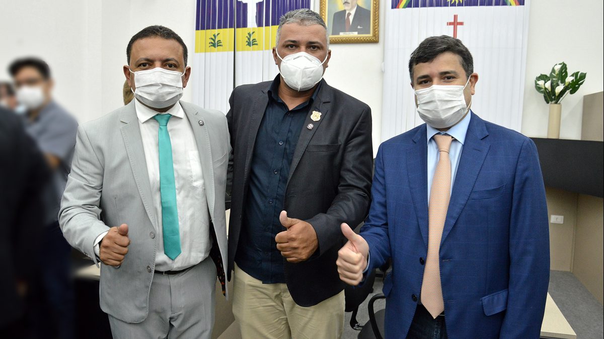 Vereador Gil Dantas parabeniza Léo do AR pela posse como presidente da UVP